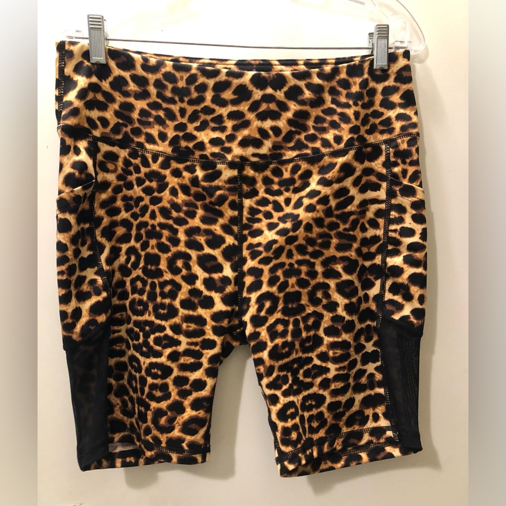 IN MOTION- Leopard print Spandex shorts XL